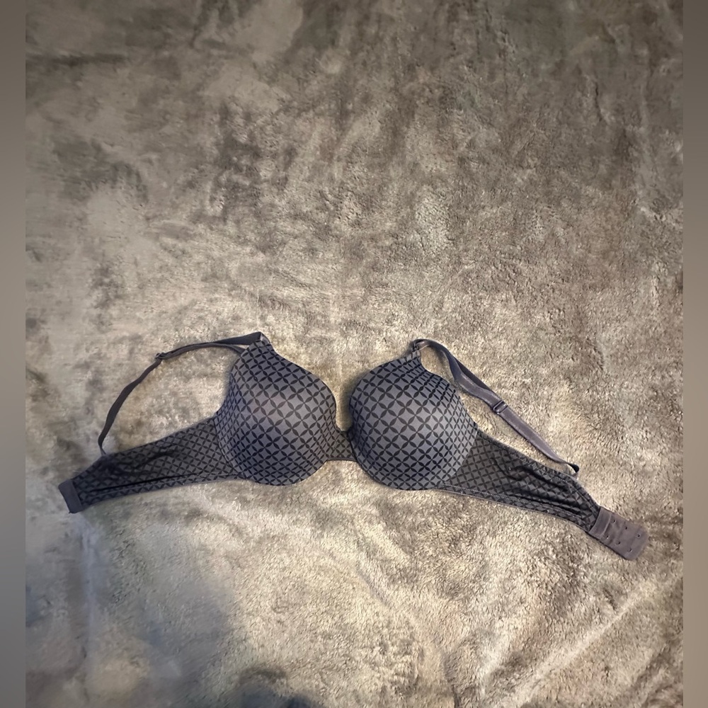 Simply Perfect by Warner's Women's Underarm Smoothing Underwire Bra.